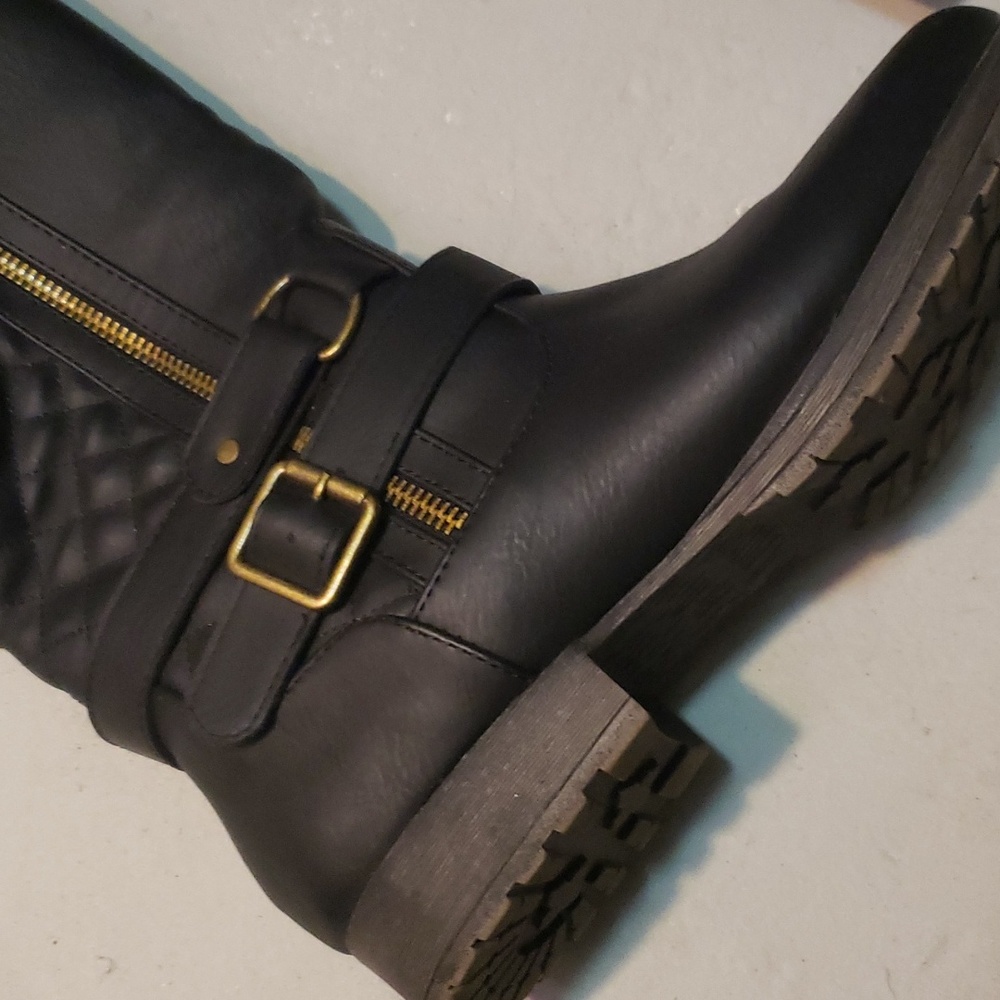 Boots - Picture 3 of 4